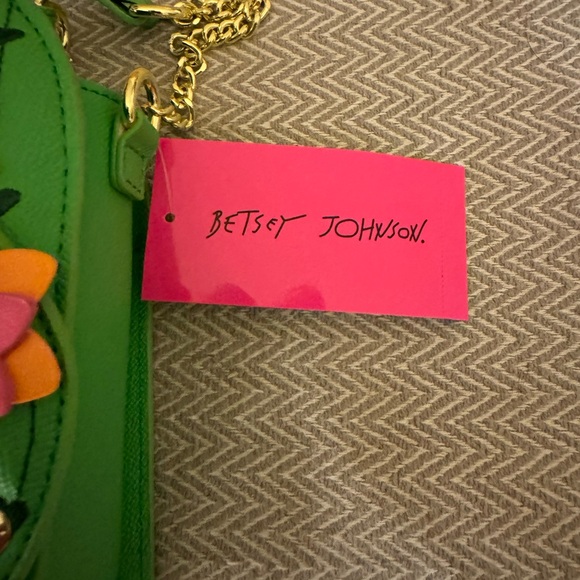 487-ATTT Betsey Johnson Cactus Heart Trim /3D Stud Flower/ Arms Move Crossbody - Picture 6 of 15
